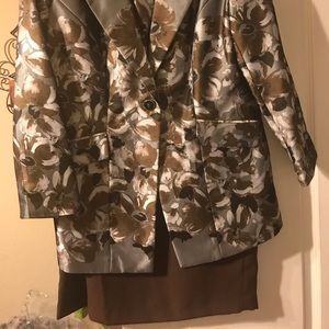 Perfect for Fall suit